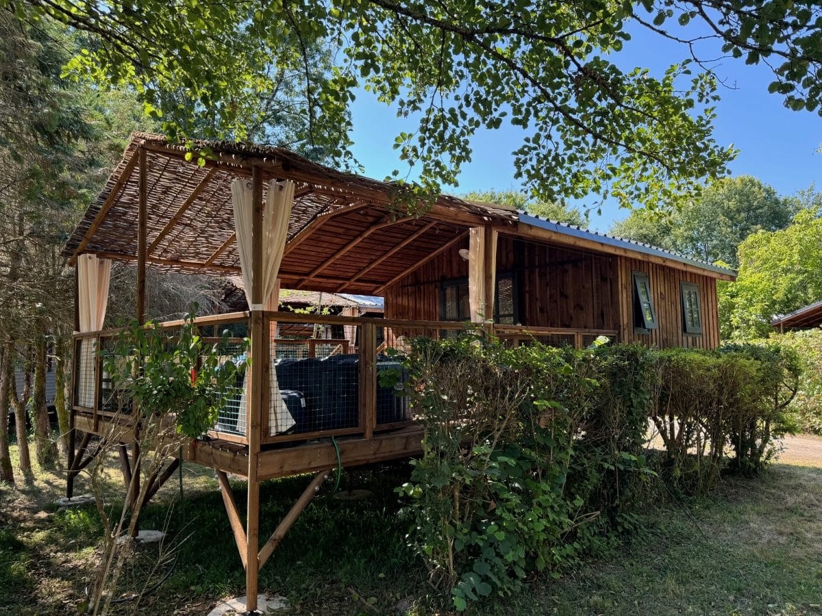 Cabane de Charme avec Jacuzzi privatif