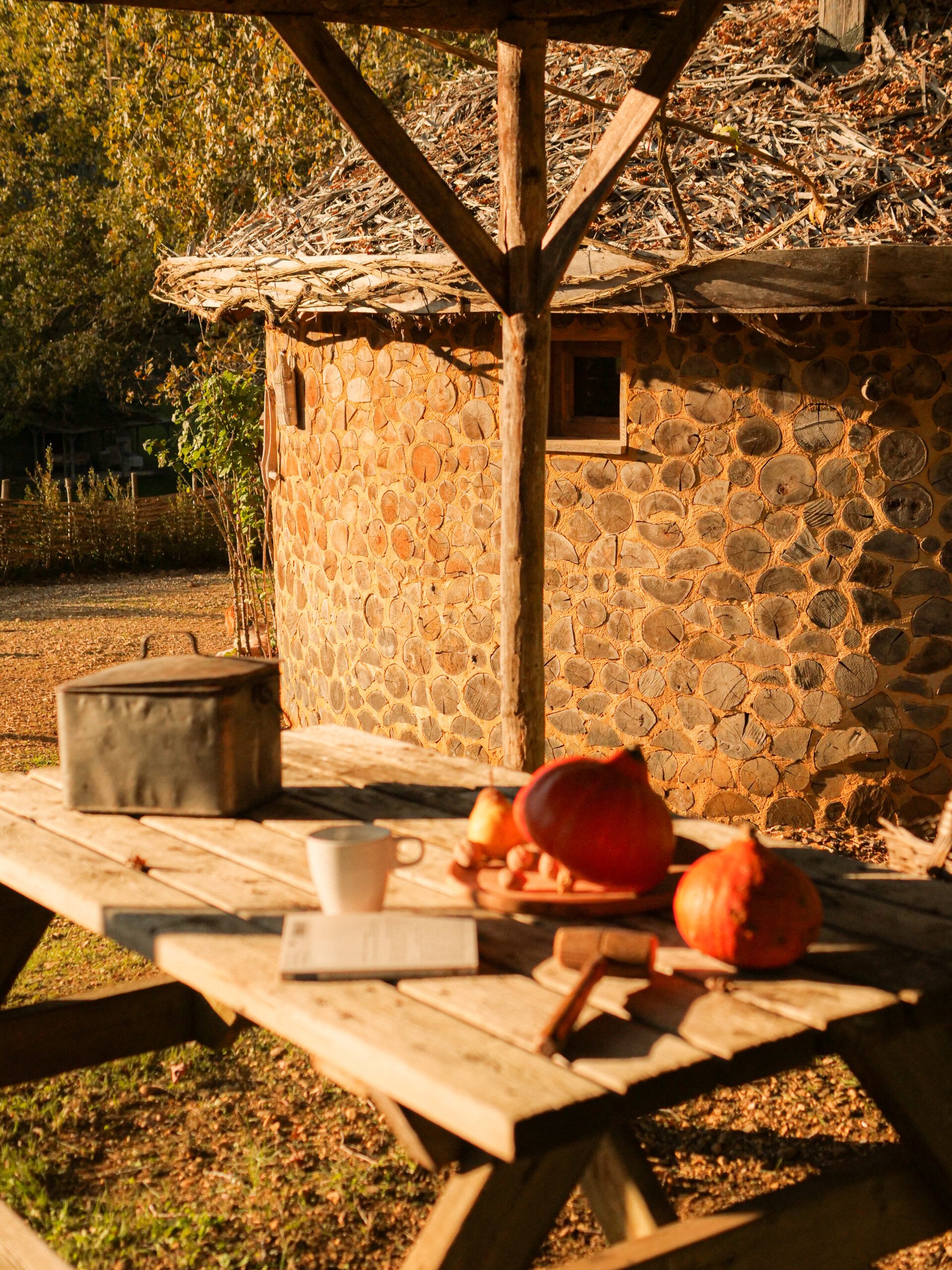 Cabane en bois cord� ronde en Dordogne