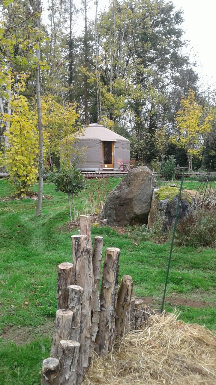 Yourte et Verdure, yourte mongole en Auvergne