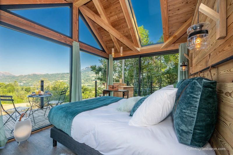 Observatoire Le Fr�ne, cabane vitr�e avec bain nordique
