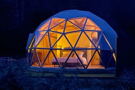 D�me g�od�sique insolite sous les �toiles