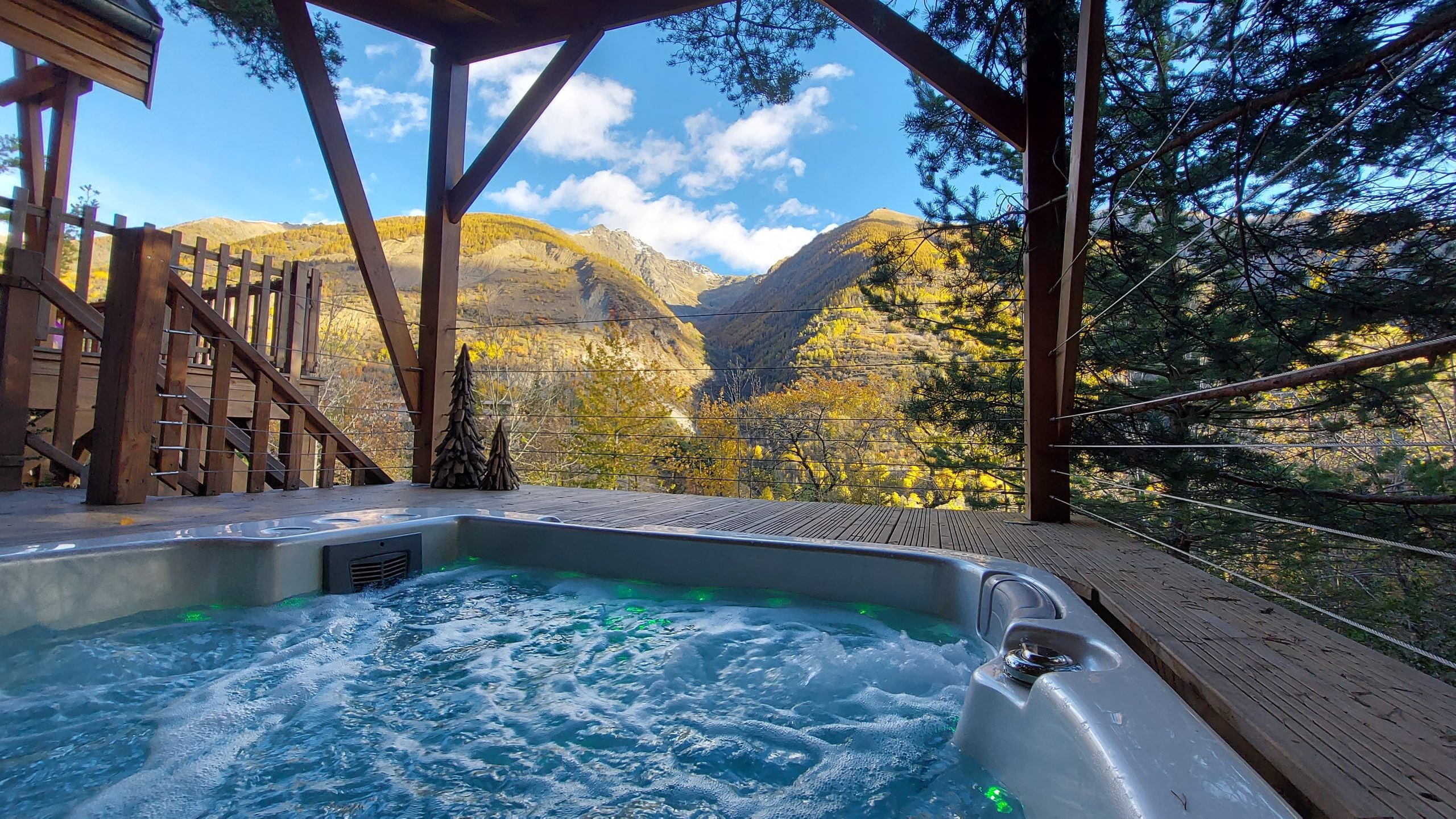 Chalet l�Empreinte sur pilotis avec spa privatif