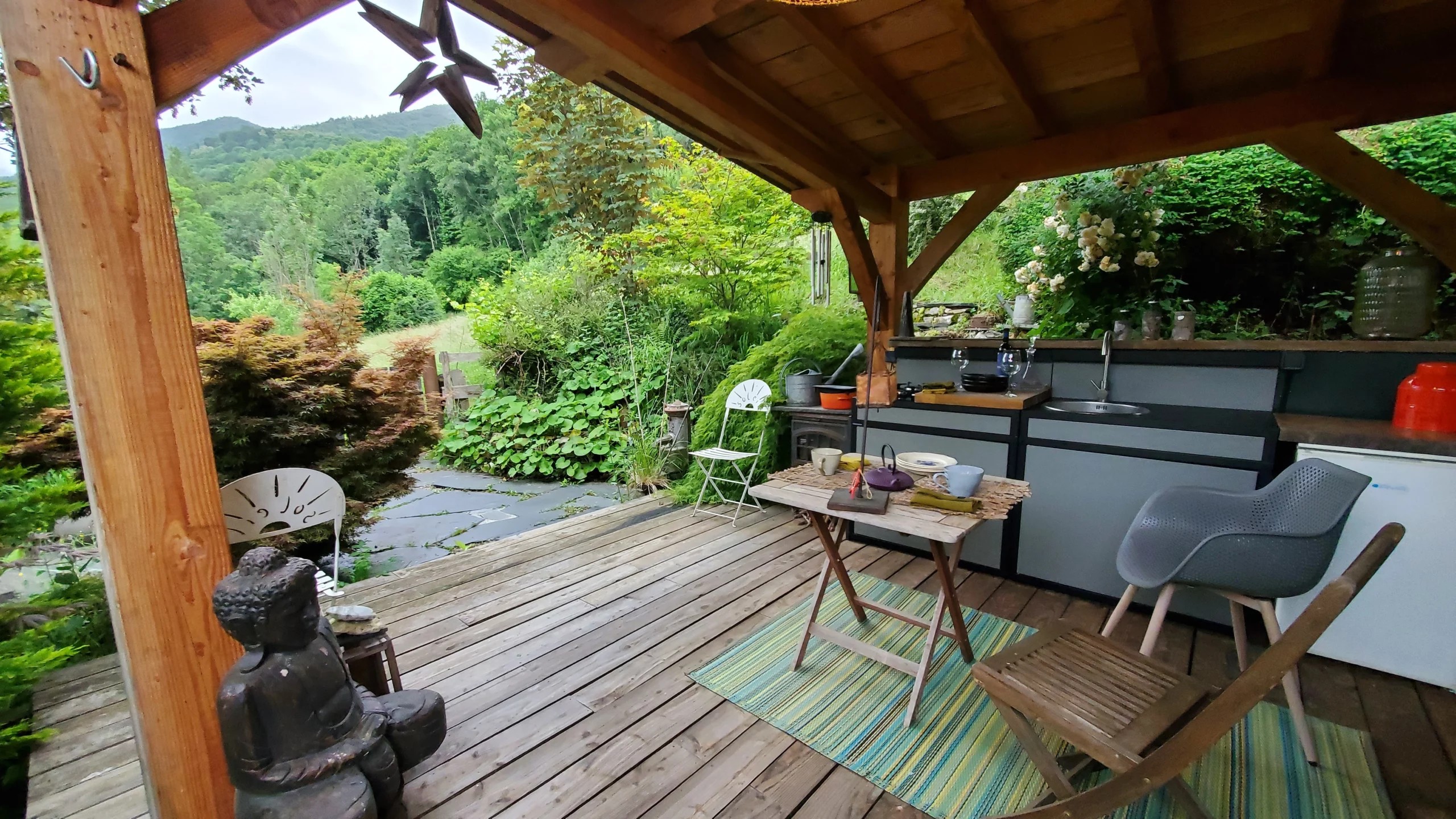 Cabane Petit Bouddha, cabane zen avec vue sur les Pyr�n�es