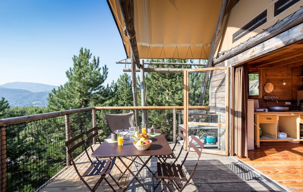 Cahutte Plus � cabane sur pilotis avec tente � l��tage