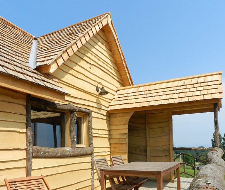 La Cabane du Trappeur � cabane �cologique face aux Pyr�n�es