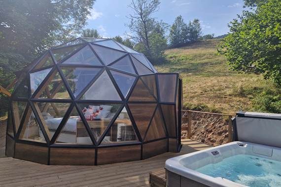 Bulle de printemps, d�me g�od�sique avec spa privatif