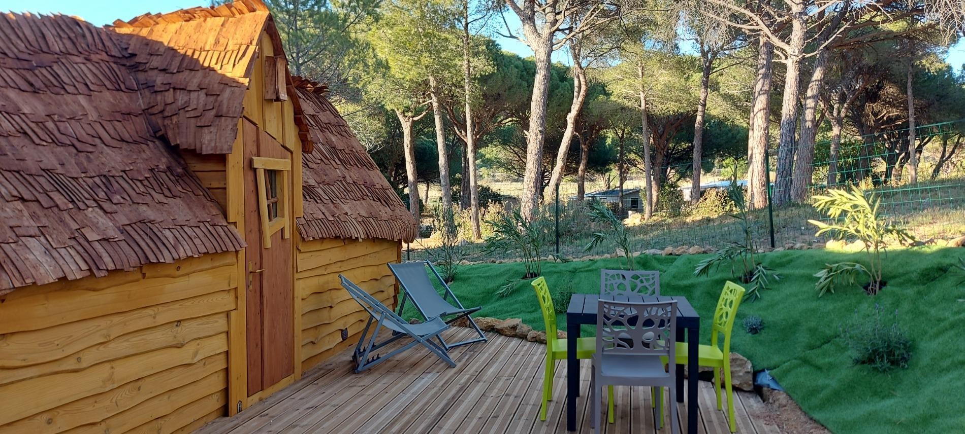 Cabane Enchant�e en bois