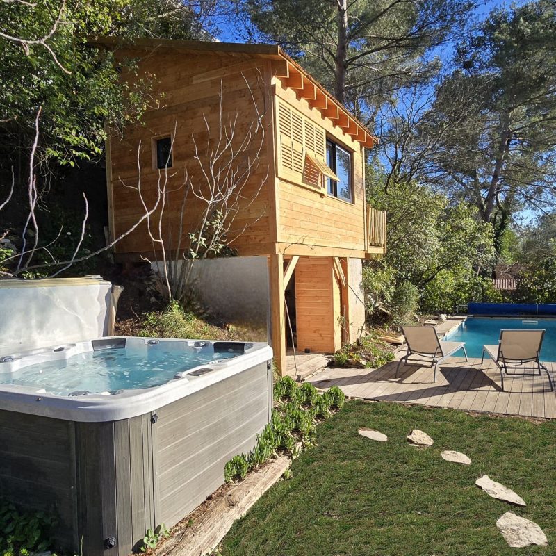 La Cabane Aixoise sur pilotis avec spa privatif