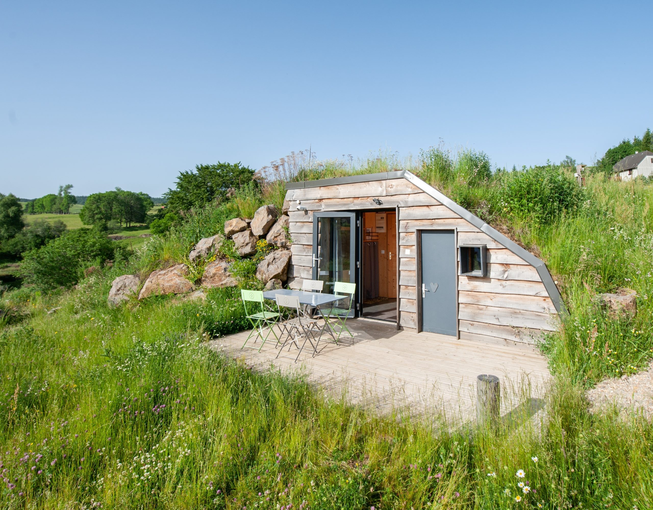 Lodges insolites Collin�a, maisons de Hobbit semi-enterr�es