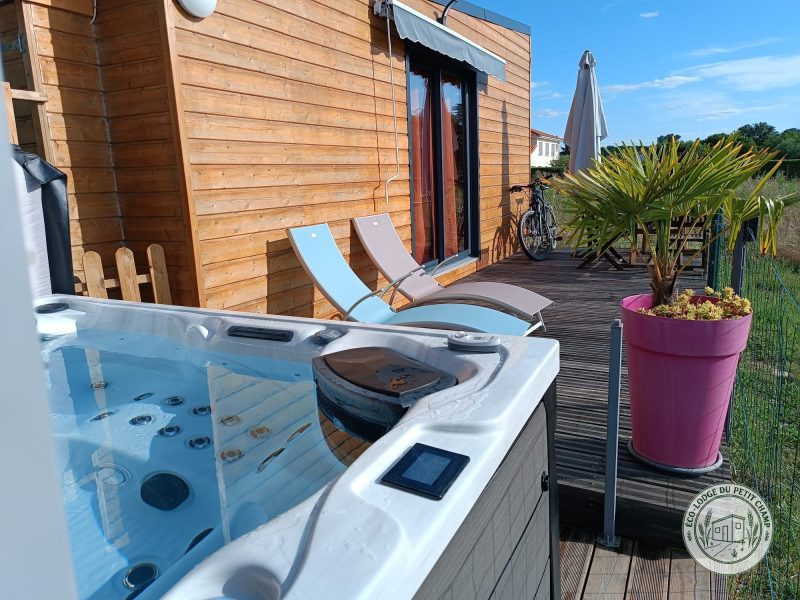 �co-lodge du Petit Champ, tiny house avec jacuzzi privatif