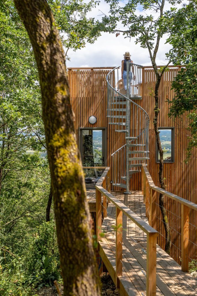 La Palombi�re, cabane perch�e avec spa privatif
