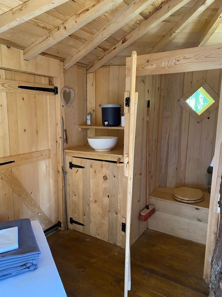 Cabane La 3 Monts perch�e