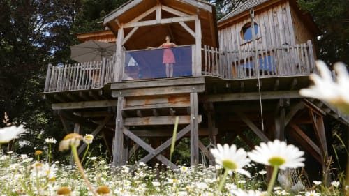 Cast�l de l�Arbre, cabane perch�e avec jacuzzi privatif