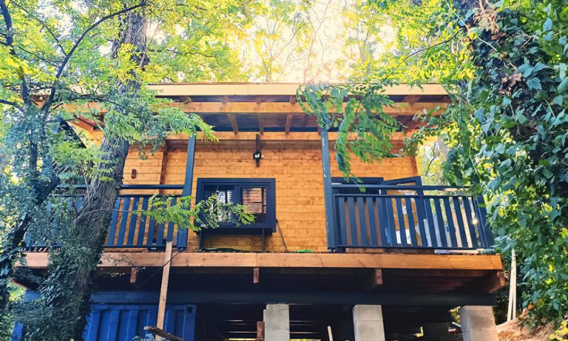 La Cabane Haut Perch�e, cabane dans les arbres en Dr�me