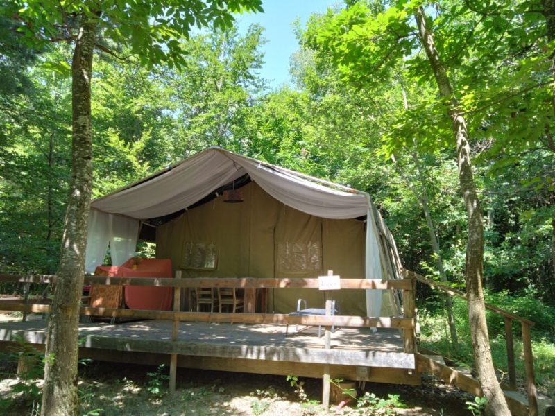 Tentes Safari lodge sur pilotis