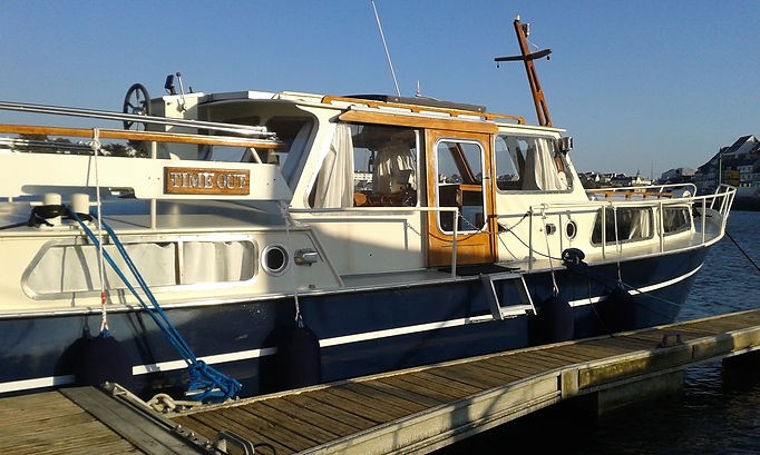 Yacht Time Out, bateau-g�te � quai