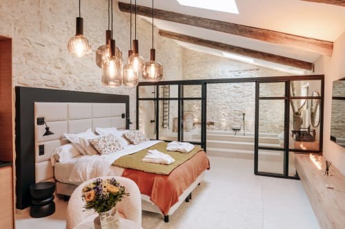 La Grange, chambre romantique avec jacuzzi privatif