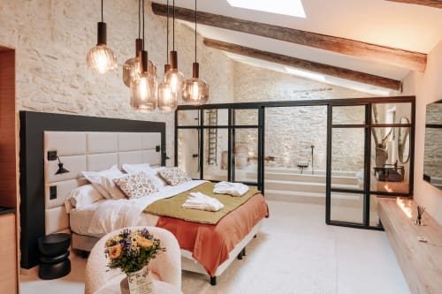 La Grange, chambre romantique avec jacuzzi privatif