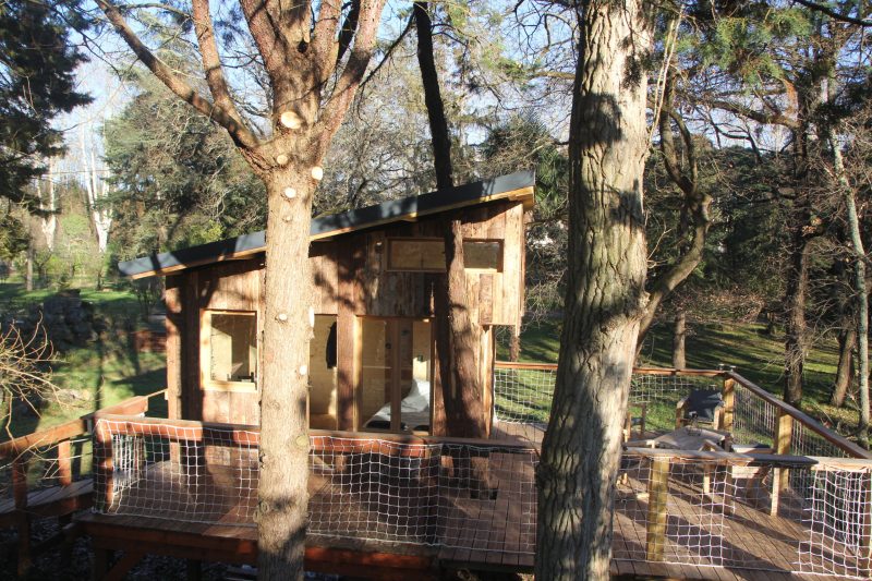 La Cabane Perch�e dans les arbres pr�s de Toulouse